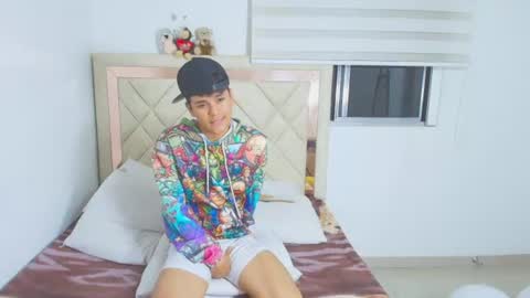 sam_tnt9 online show from June 23, 5:34 am