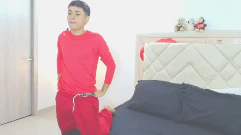 sam_tnt9 online show from May 23, 12:10 pm