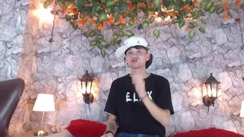 samueel_hilton online show from December 13, 4:11 am