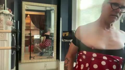 Samuel or Samantha online show from September 16, 4:08 pm