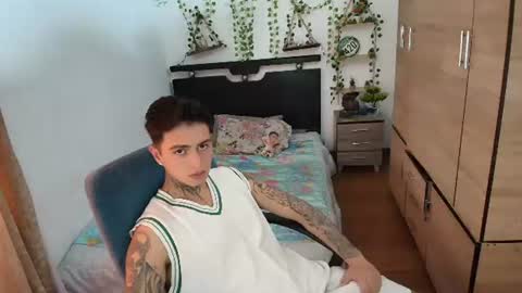 santi_ss online show from July 26, 4:48 pm