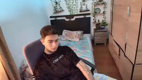 santi_ss online show from July 28, 1:21 pm