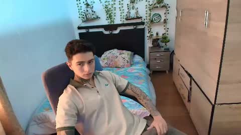 santi_ss online show from June 28, 1:17 pm