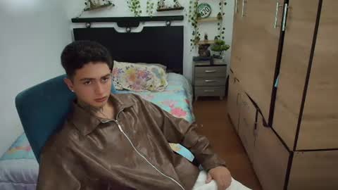 santi_ss online show from July 24, 2:09 am