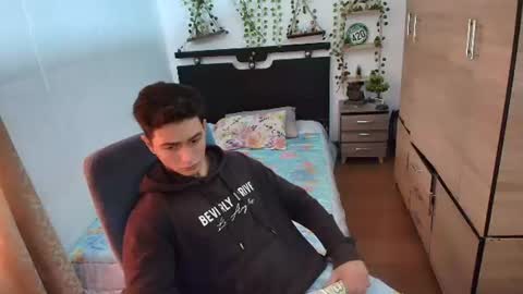 santi_ss online show from July 1, 3:02 pm