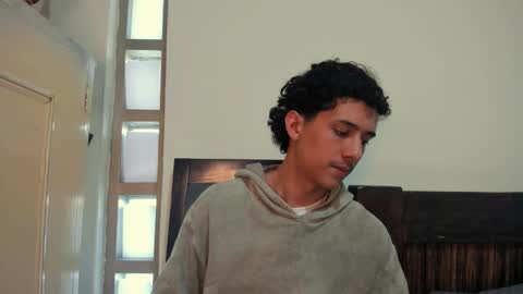 santi_twink19 online show from October 12, 9:09 pm