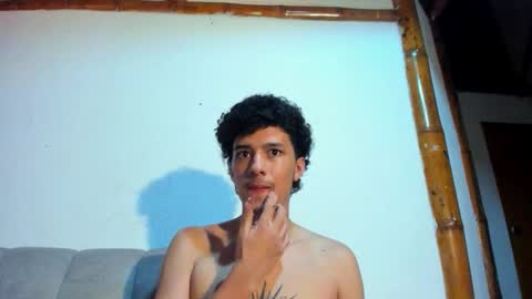 santi_twink19 online show from May 28, 8:12 am