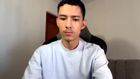 santi_twink19 online show from January 7, 12:48 pm