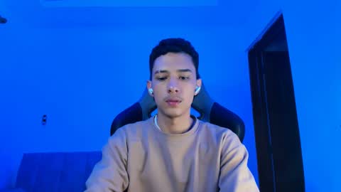 santi_twink19 online show from February 7, 8:44 am