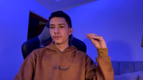 santi_twink19 online show from January 6, 11:29 am