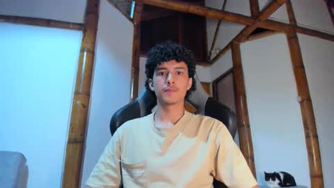 santi_twink19 online show from February 7, 4:19 am