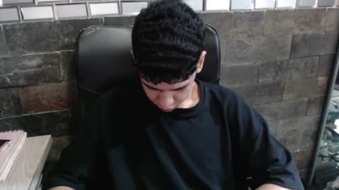 santi online show from November 10, 2:22 pm