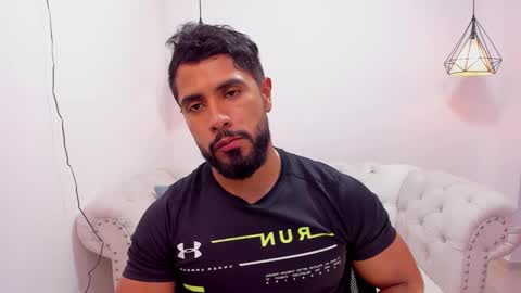 santiago_huntt online show from December 4, 4:49 pm