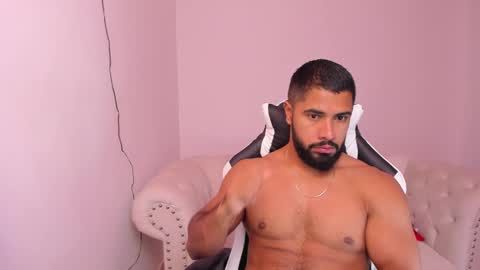 santiago_huntt online show from February 6, 12:16 pm