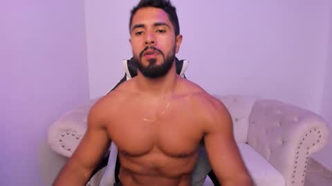 santiago_huntt online show from March 10, 8:48 pm