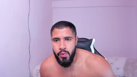 santiago_huntt online show from February 21, 12:28 pm