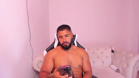 santiago_huntt online show from February 14, 11:43 pm