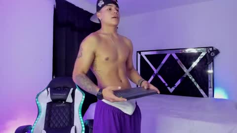 Santi Reyes online show from December 19, 7:18 am