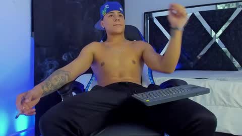 Santi Reyes online show from December 31, 1:47 am