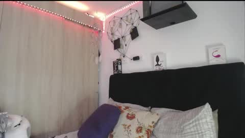 Santii online show from April 14, 5:23 pm