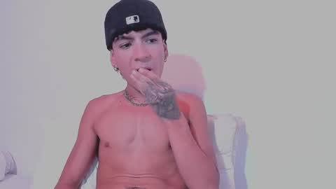 santy online show from February 3, 9:53 pm