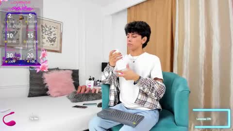 Santiago Carrington online show from February 13, 8:03 pm