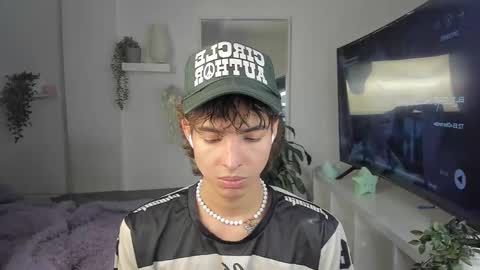 kitty online show from December 3, 4:07 am