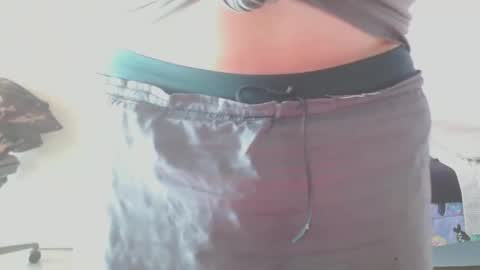 Snapshot of sbutter chatting on January 1, 9:49 am sbutter online show from January 1, 9:49 am