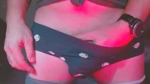 Snapshot of sbutter chatting on February 17, 11:20 pm sbutter online show from February 17, 11:20 pm