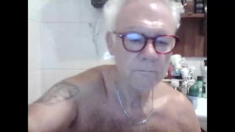 Snapshot of schizzodoro chatting on October 15, 3:36 am schizzodoro online show from October 15, 3:36 am