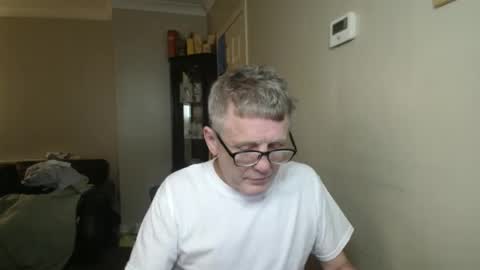 Snapshot of scottsman214 chatting on October 21, 9:50 pm James online show from October 21, 9:50 pm