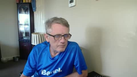 Snapshot of scottsman214 chatting on October 23, 9:35 am James online show from October 23, 9:35 am