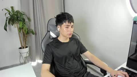 sebastian online show from April 12, 3:57 pm