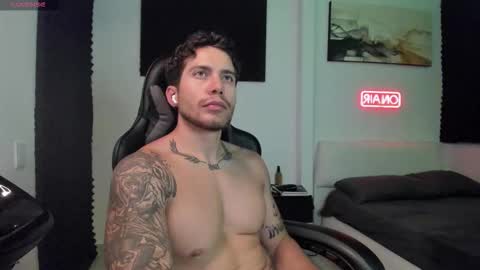 Lucian Sinclair online show from November 29, 2:57 am