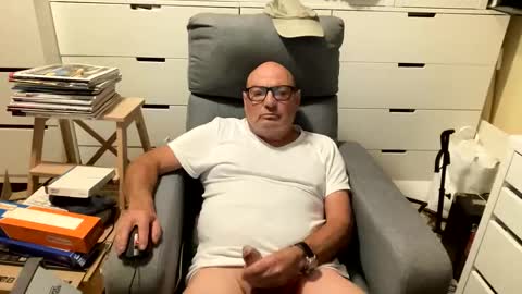 serge8413 online show from November 9, 12:25 am