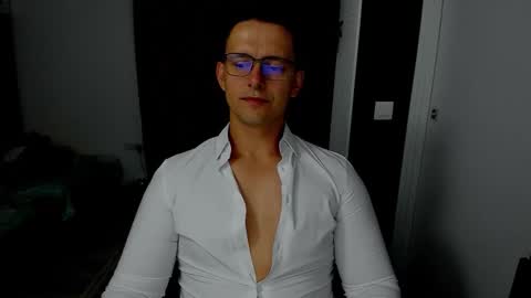 Snapshot of sexxymuscles4u chatting on October 2, 5:55 am Sexxymuscles4U online show from October 2, 5:55 am