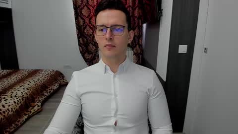 Snapshot of sexxymuscles4u chatting on February 24, 9:00 am Sexxymuscles4U online show from February 24, 9:00 am