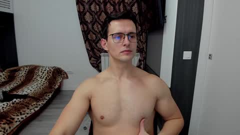 Snapshot of sexxymuscles4u chatting on February 3, 1:30 pm Sexxymuscles4U online show from February 3, 1:30 pm