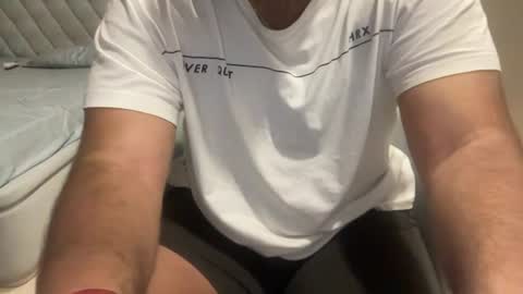 sexyboy37040799 online show from June 27, 12:44 pm