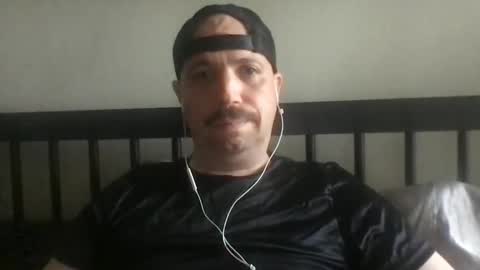 sfgiants1982 online show from October 2, 10:47 pm