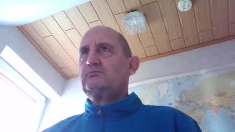 Snapshot of sharpshoder chatting on November 1, 9:57 am Peter online show from November 1, 9:57 am