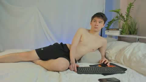 Max online show from March 7, 8:17 pm