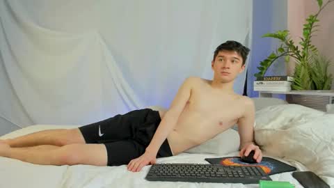 Max online show from March 5, 8:16 pm