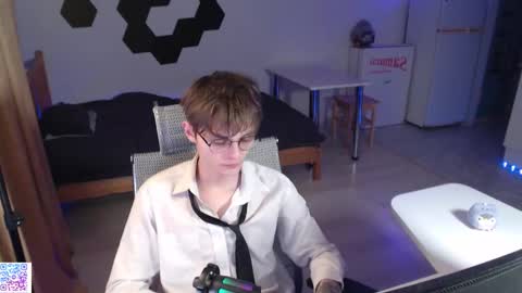 shiromy_ online show from November 24, 11:28 pm