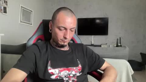 sidvicious23cm online show from April 7, 4:18 pm