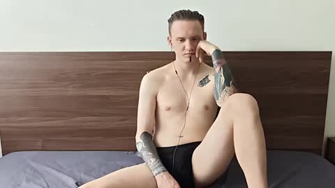 silent_stitch online show from June 8, 1:39 am