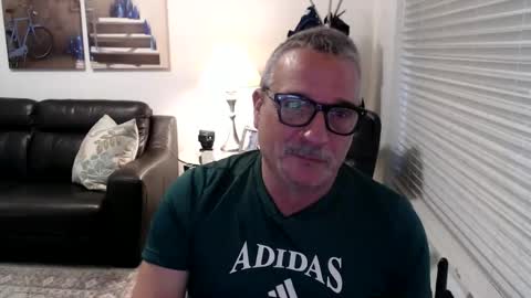 Snapshot of silveroli187 chatting on October 2, 3:27 pm silveroli187 online show from October 2, 3:27 pm