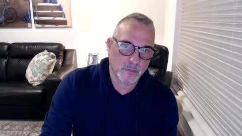 Snapshot of silveroli187 chatting on February 27, 2:43 pm silveroli187 online show from February 27, 2:43 pm