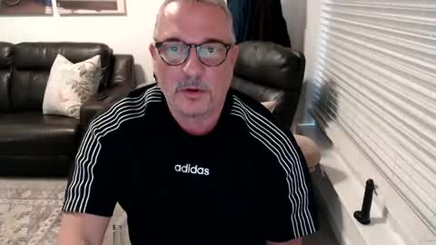 Snapshot of silveroli187 chatting on September 18, 7:05 pm silveroli187 online show from September 18, 7:05 pm