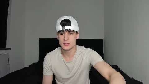 skinnyguywithbigd online show from December 2, 1:52 am